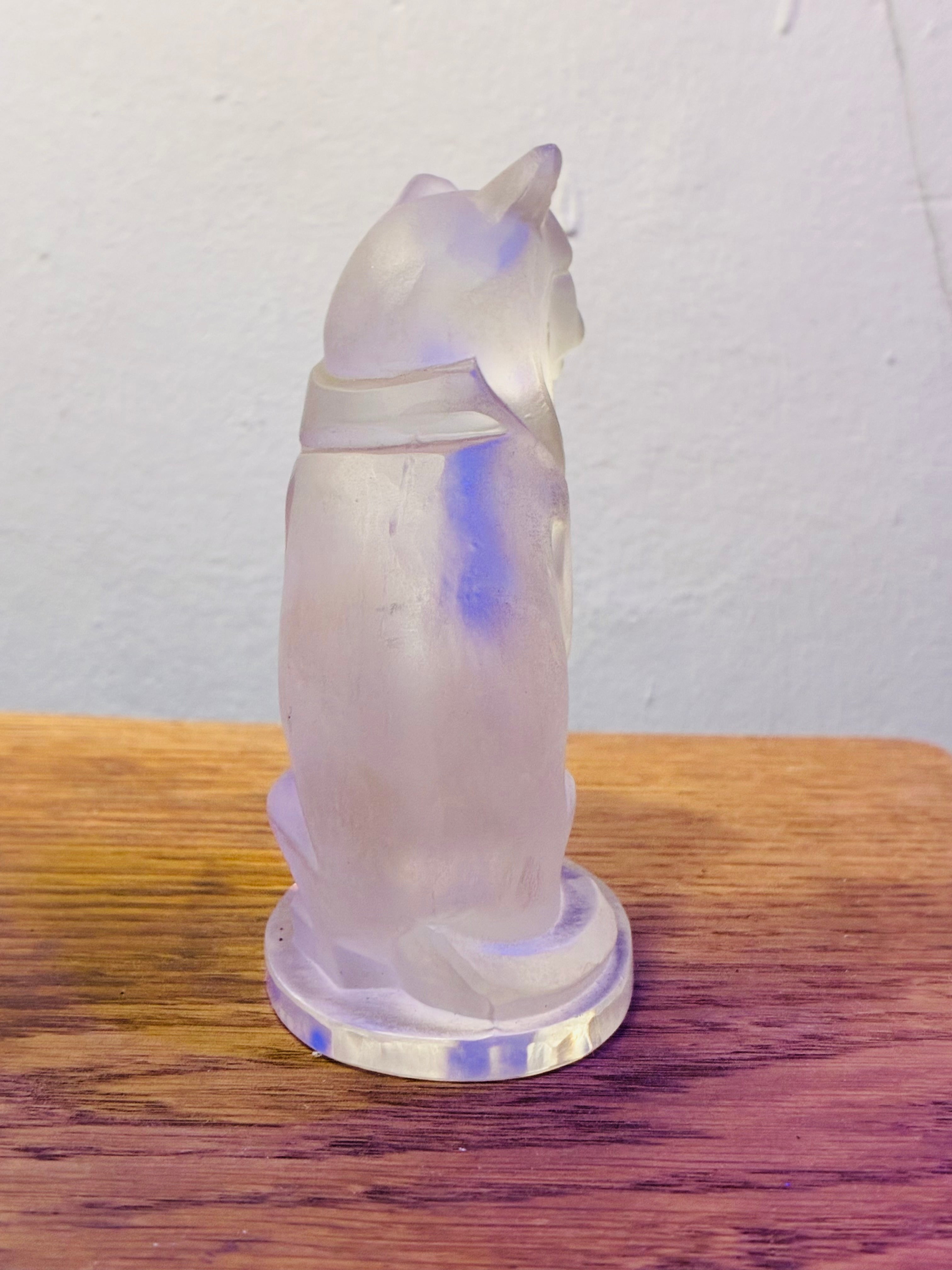 Chat en verre moulé Art Déco signé Le Gros, vue de côté