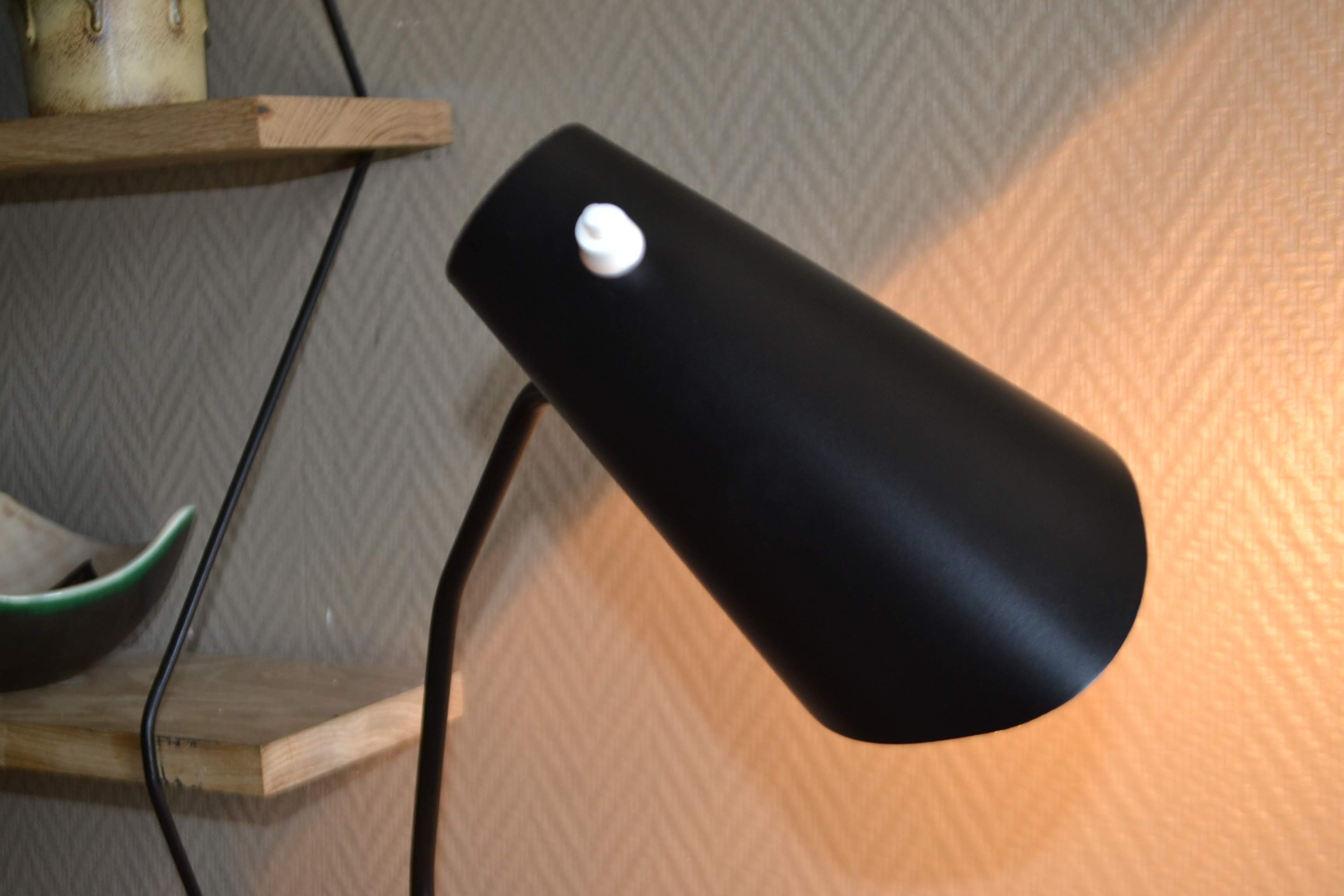 Lampadaire tripode zoomorphe — Design minimaliste années 50