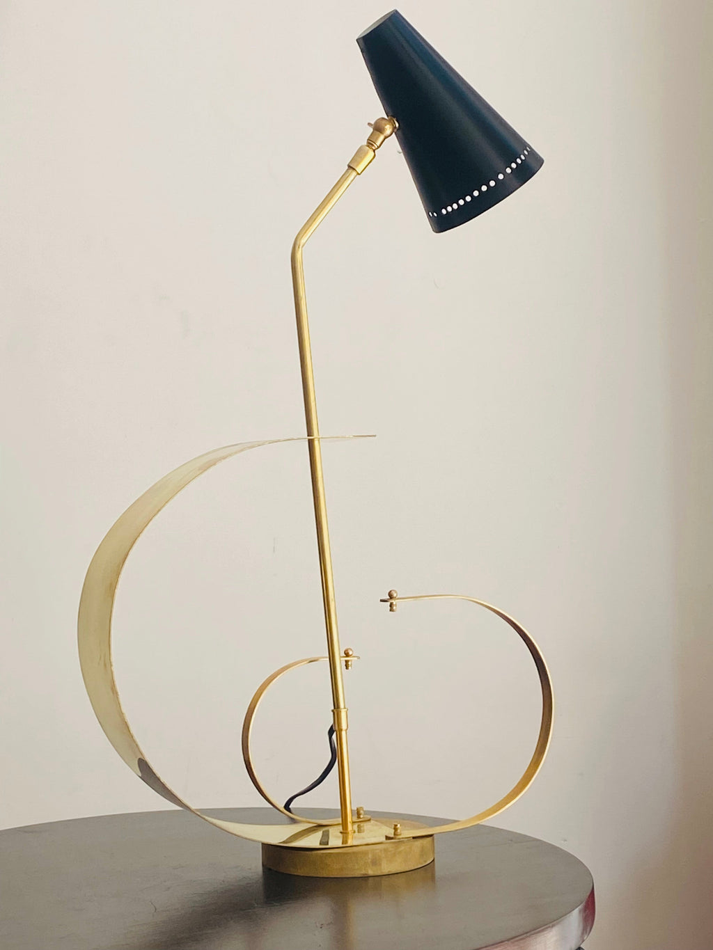 Lampe 3C — Laiton Massif & Cône Laqué Noir Mat