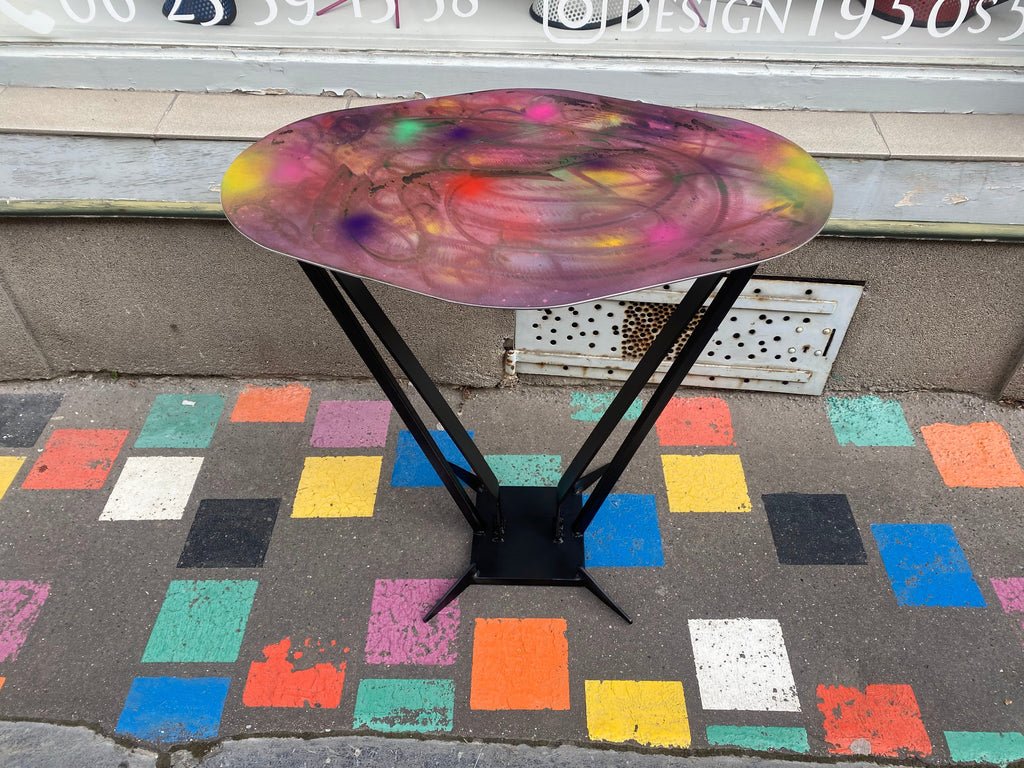 Table d'appoint « Chromatic Orbit » — Pièce unique, Street Art & Métal forgé