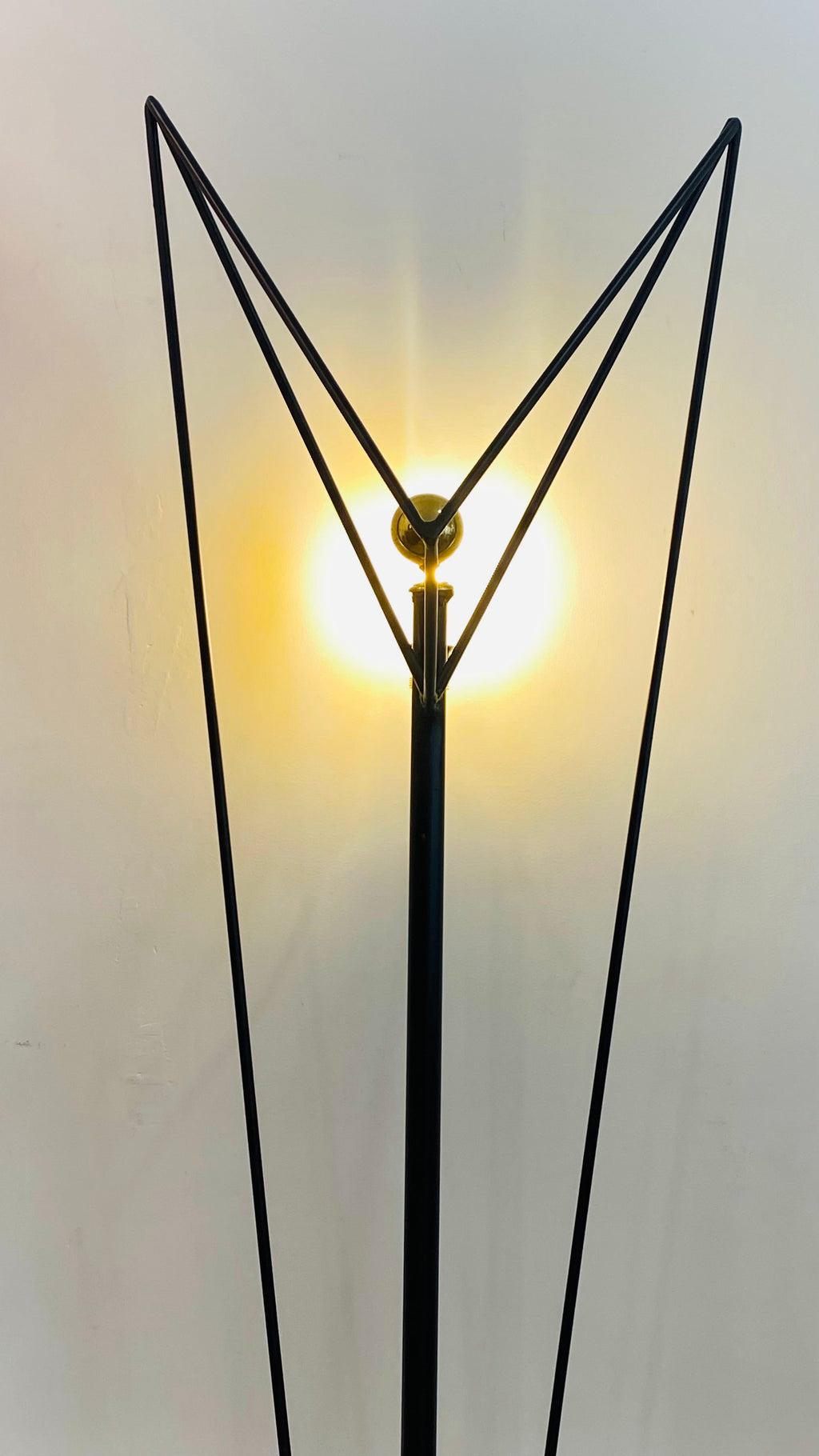 Zénith — Lampadaire Sculptural Acier Noir & Laiton Massif