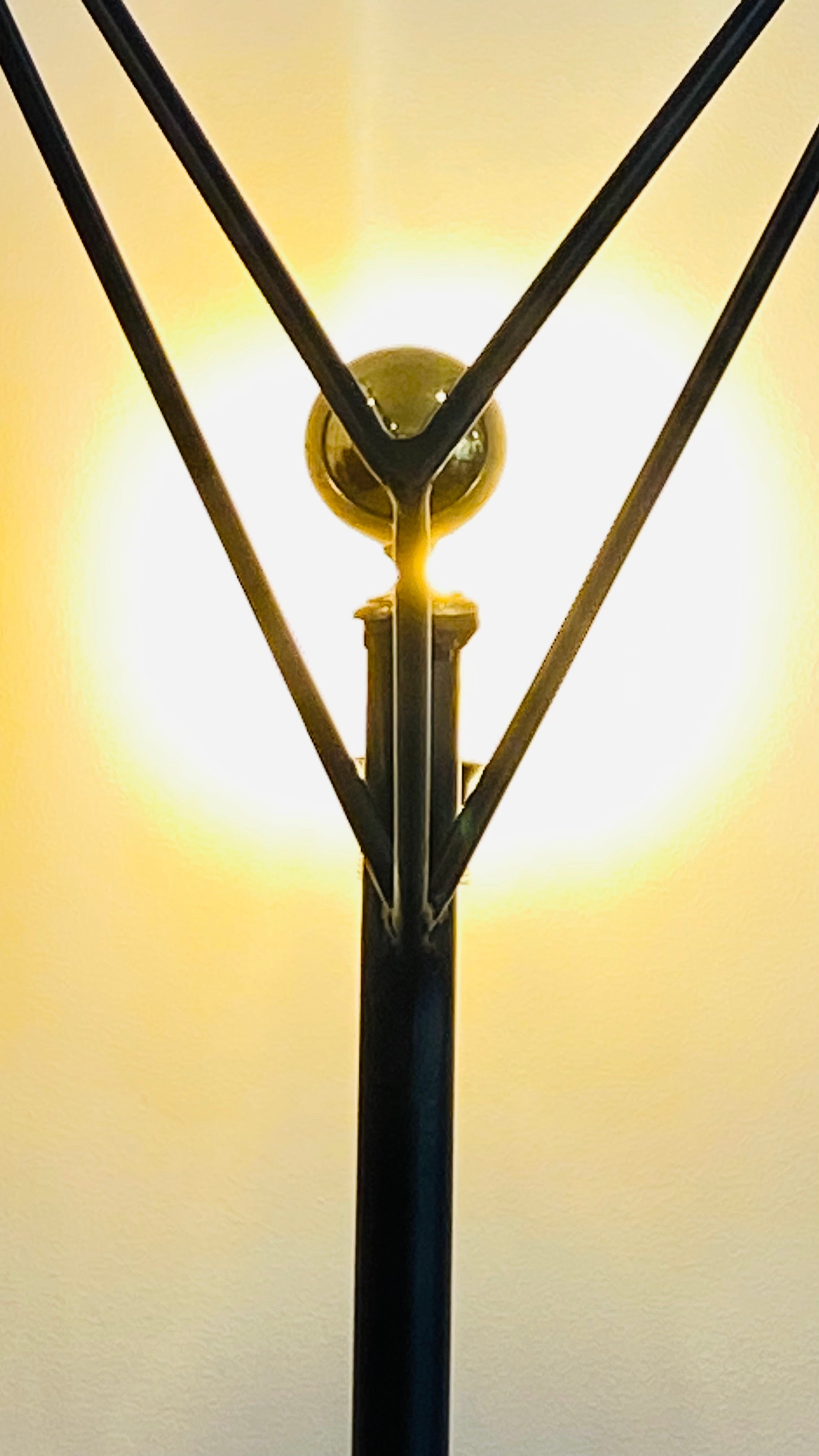 Zénith — Lampadaire Sculptural Acier Noir & Laiton Massif