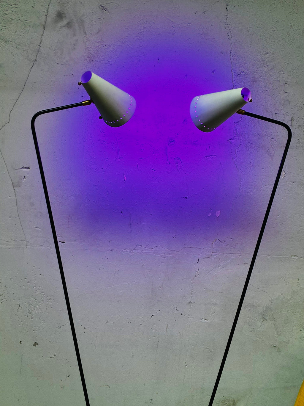 Magnifique Paire de Lampadaire, design minimaliste