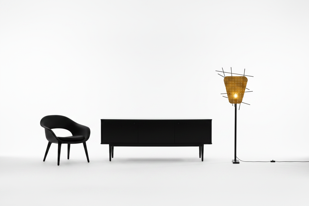 Lampadaire Mikado — mise en scène enfilade & fauteuil