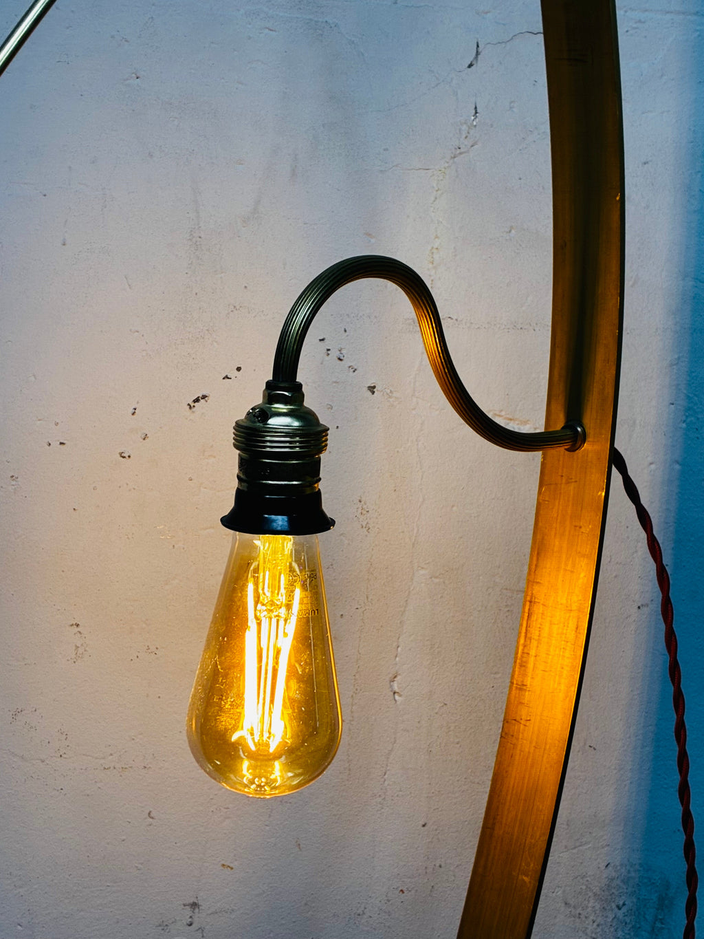 Lampadaire Sculptural — Laiton Massif & Acier Brut | Pièce Unique