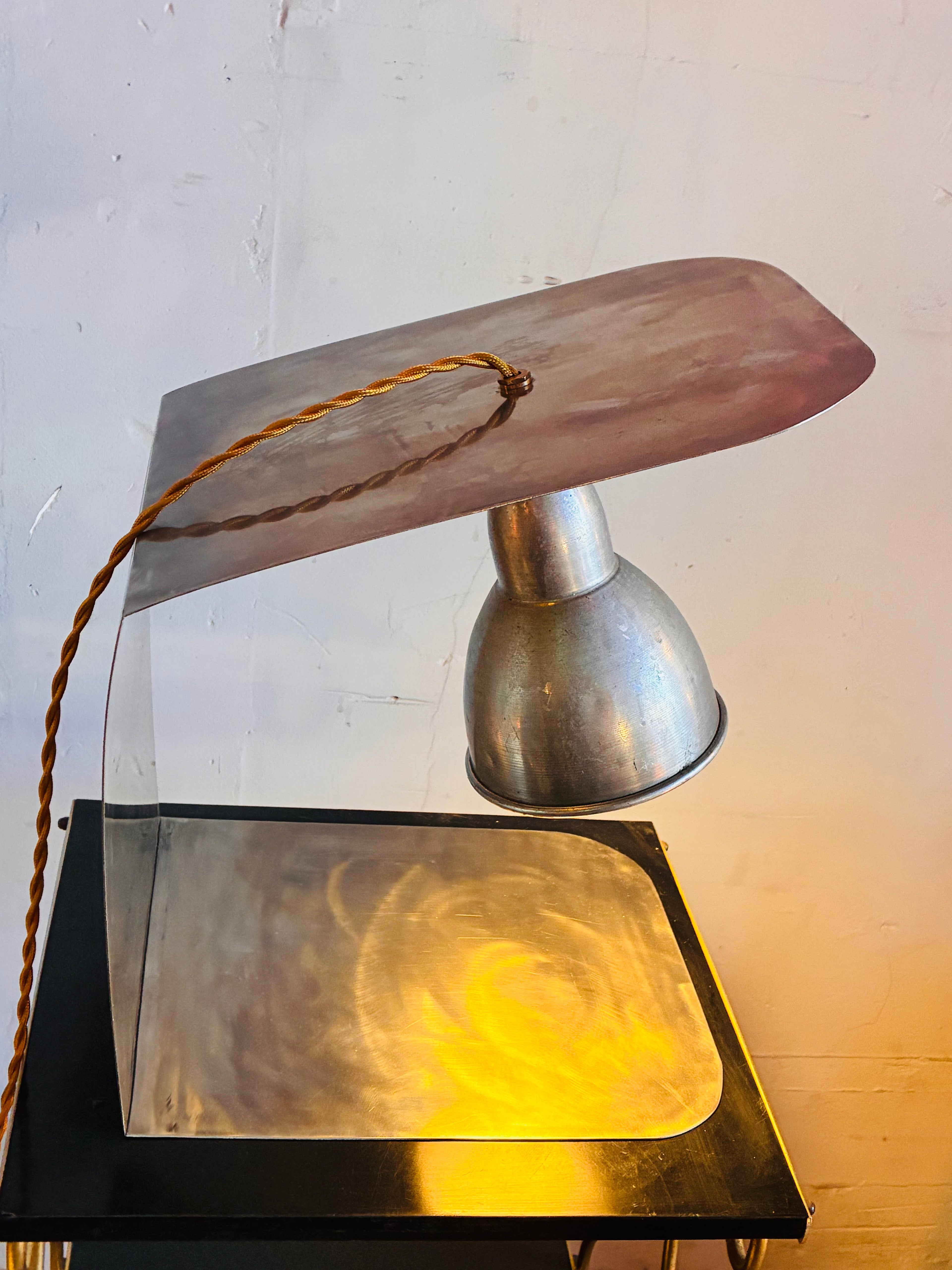 Lampe de Table Sculpturale — Inox, Aluminium & Fil Torsadé Doré